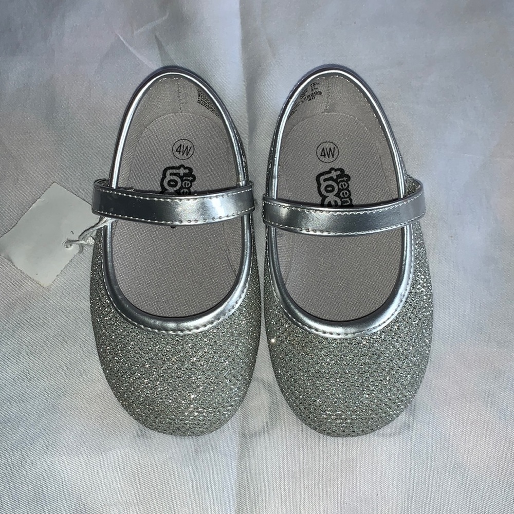 Silver size 4w dress shoes NWT